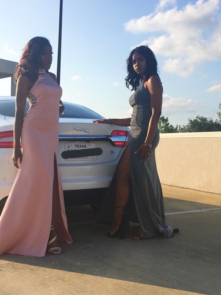 lamobri's tweet photo. You don’t need a mister when you got yo sister👭🤞🏾 #realsisters #Prom18 #sisterstakeprom https://t.co/Cfe0wXFuuD