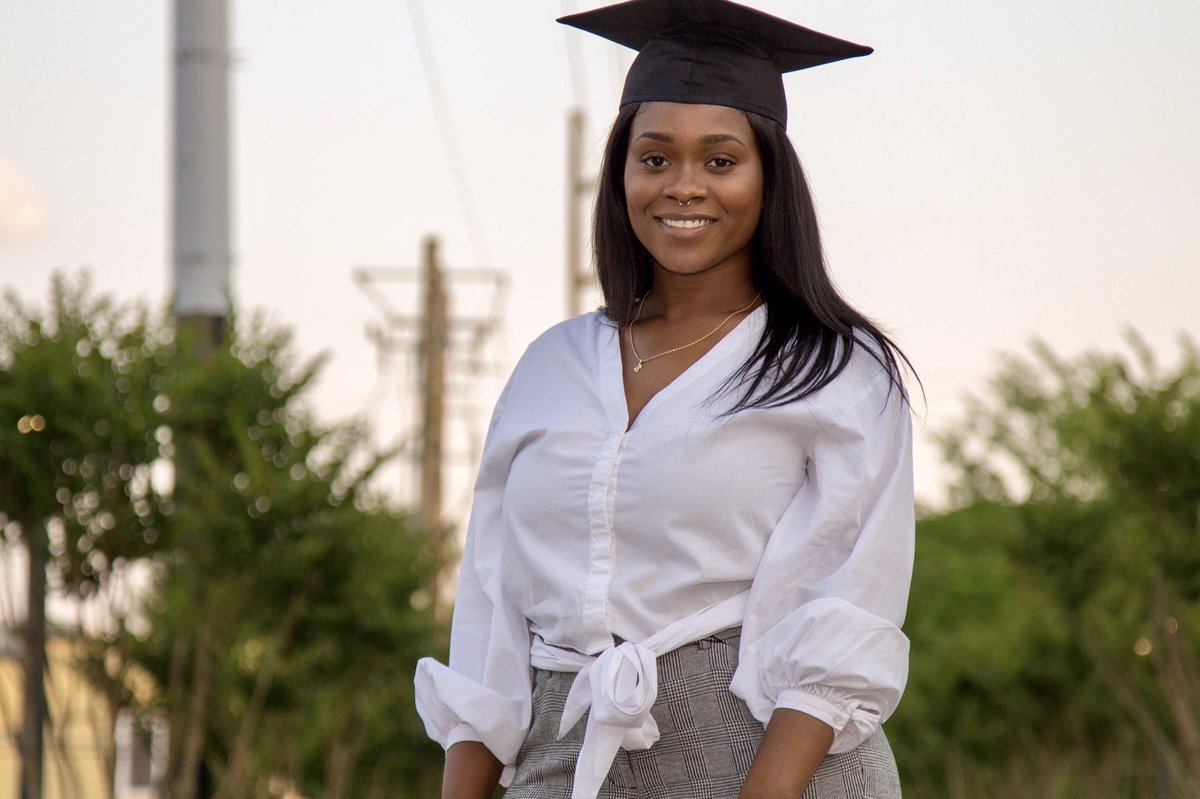 DJehiah's tweet photo. She turned her cant's into cans and her dreams into plans.✨🎓 #7daysleft #HbcuGrad #BlackGraduate #BlackExcellence https://t.co/7YEcnt9Phl