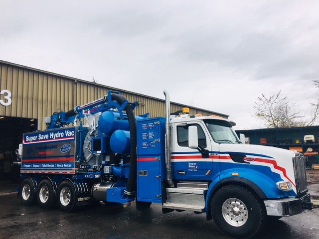 VimarEquipment's tweet photo. Back in March we delivered this Westech Wolf to Super Save Hydrovac. Built on a @PeterbiltMotors chassis, this unit carries 1500 gallons of water, has a 14 cubic yard debris body, a Hibon tri-lobe blower plus a ton of other standard features. #VimarEquipped #CallTheBlueGuys https://t.co/j7bfw2s4zK