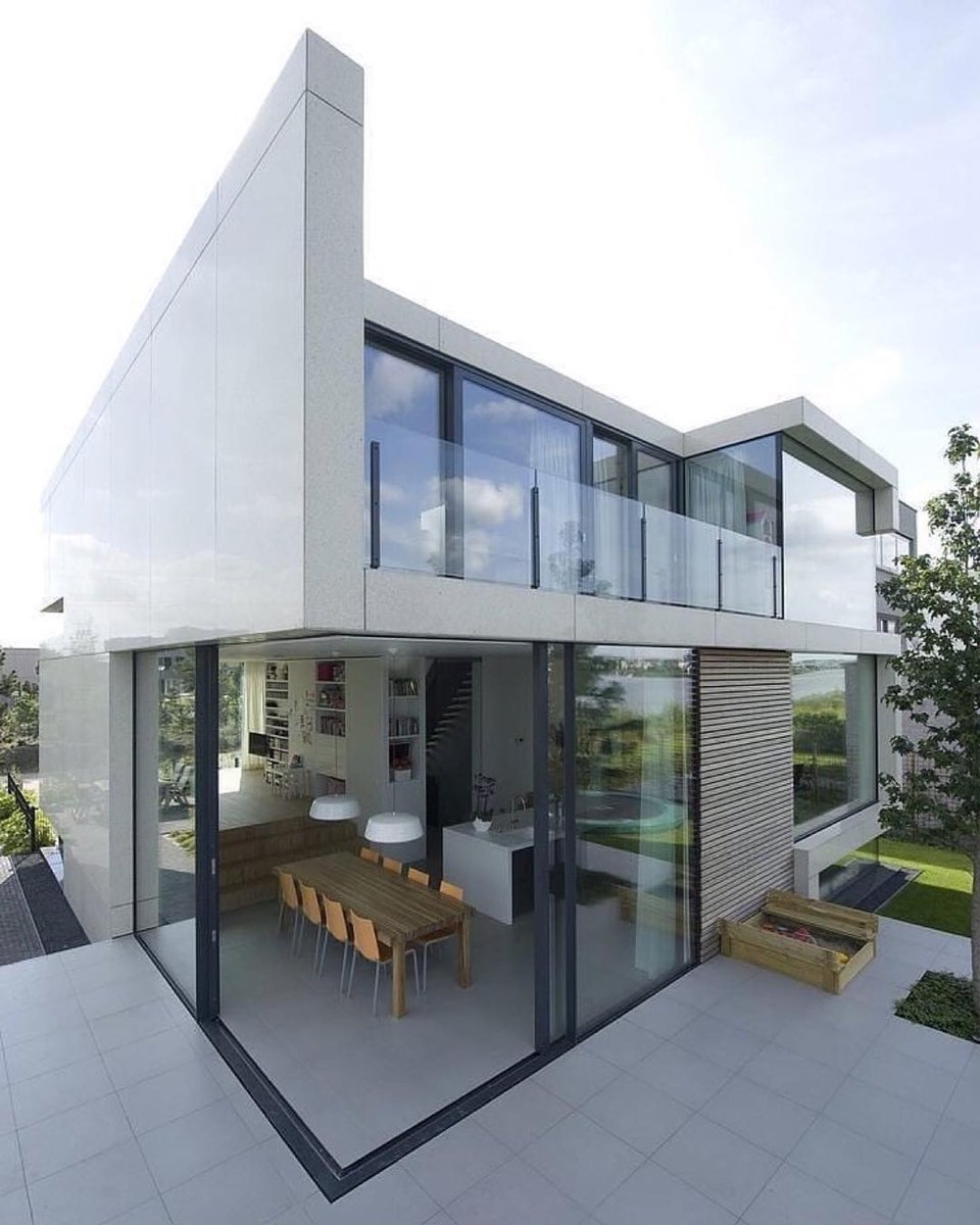 💥 Seamless. Modern. Durable.
👉🏻That’s the #glassexpanse way.
Follow <a href="/glassexpanse/">Glass Expanse</a> for more daily design inspiration ----------------------------
📷: Unknown
----------------------------
#beautyofhouses #housedesign #modernhome