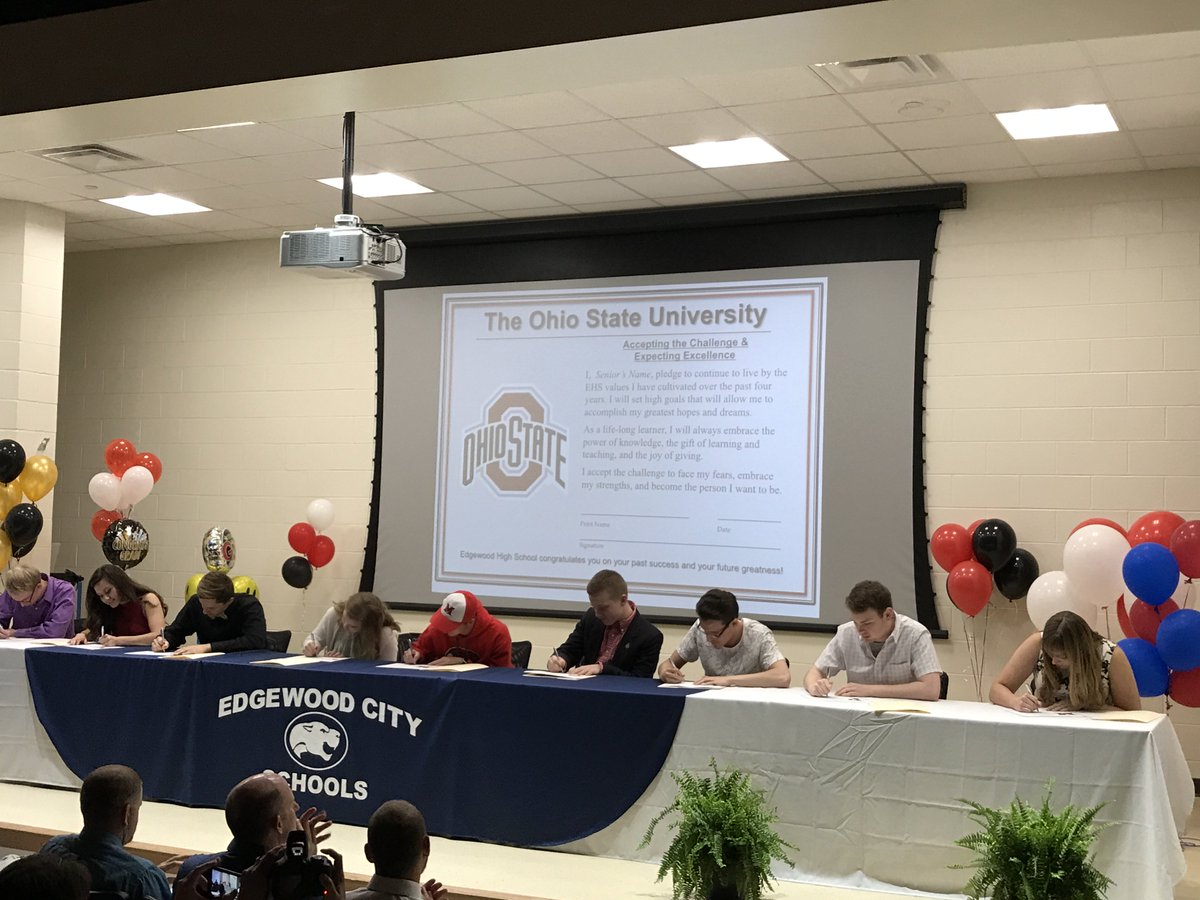 EdgewoodCougs's tweet photo. Congratulations to our Top 10 Scholars! It was an honor to recognize you at today's Top 10 Senior luncheon and signing event.  Edgewood is so very proud of you and wishes you all the success in the future. #OnceACoug https://t.co/qLvbPiDr4O