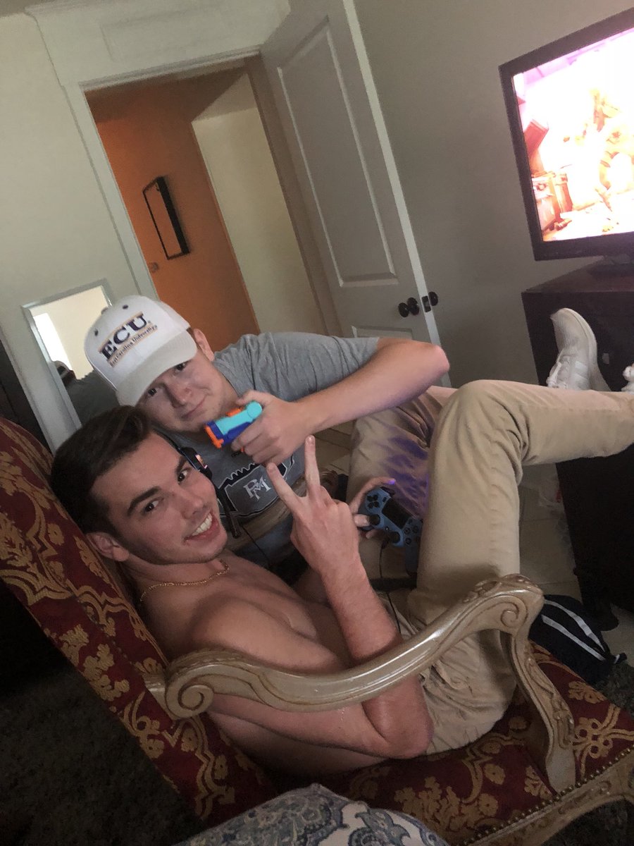 BmhsSenior's tweet photo. Cj wasn’t even safe in his own home when Connor snuck in for the kill! https://t.co/jWCcJSoaOw