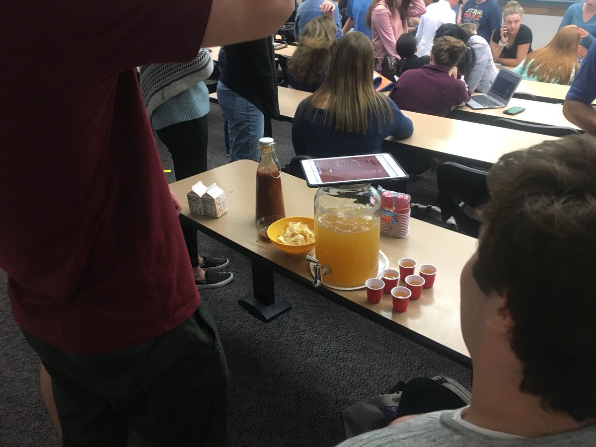 AmandaLFay's tweet photo. Such an amazing experience mentoring Rachel through her senior 20% project and then seeing her and all Econ and government students showcase their hard work today! #GeniusHour #passionproject #20project #plsas #pl4l @isd719 @plhsecon @DrTStaloch @PLHSgovernment @HartmanPete https://t.co/tpQ09UEIrC