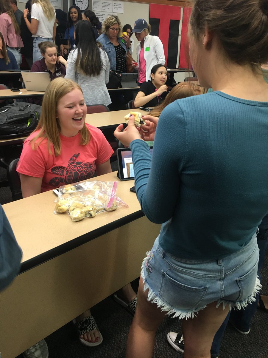 AmandaLFay's tweet photo. Such an amazing experience mentoring Rachel through her senior 20% project and then seeing her and all Econ and government students showcase their hard work today! #GeniusHour #passionproject #20project #plsas #pl4l @isd719 @plhsecon @DrTStaloch @PLHSgovernment @HartmanPete https://t.co/tpQ09UEIrC