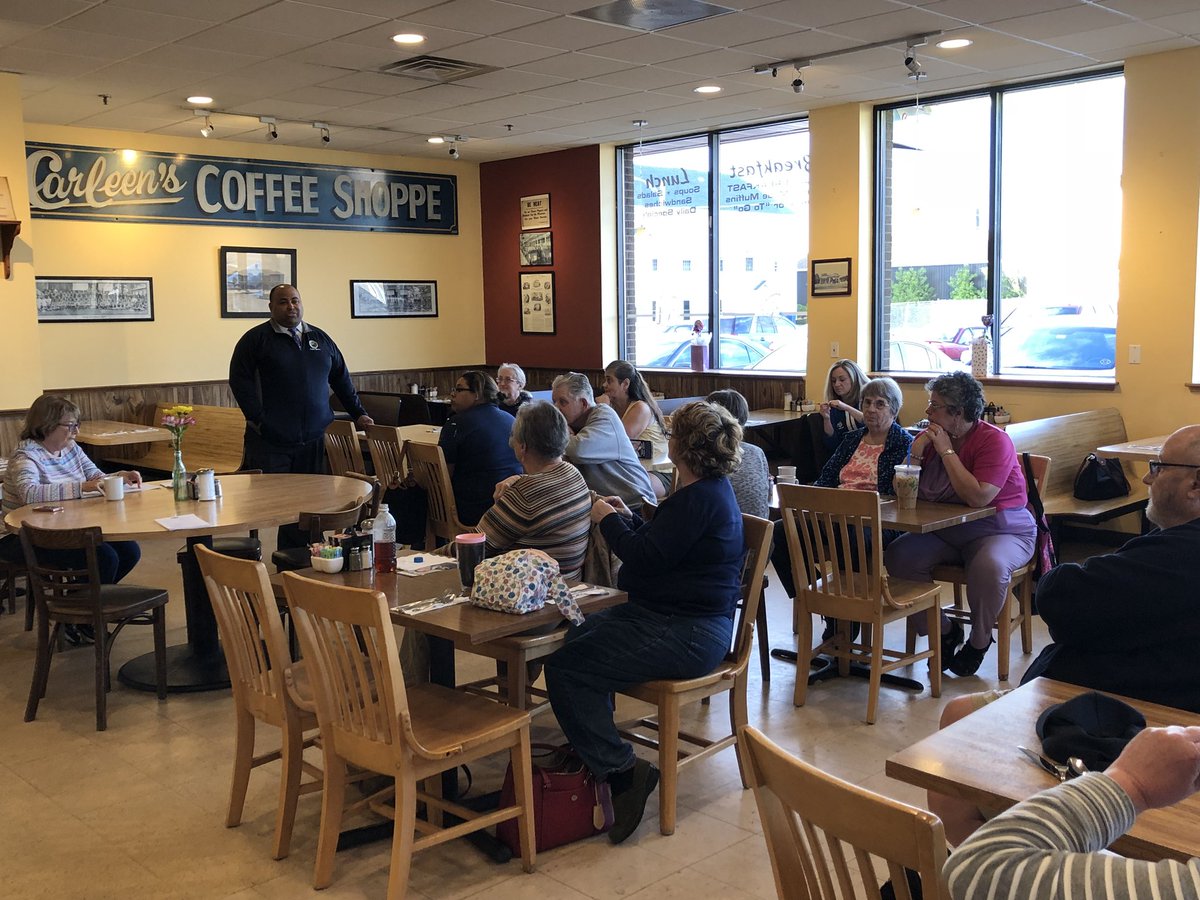 kate2pointoh's tweet photo. Mayor Dan Rivera @danrivera01843 reporting to a full house at tonight’s South Lawrence West Neighborhood Association meeting. #neighborhoods #lawrence #makelawrencebetter https://t.co/k6VcXF0T4V