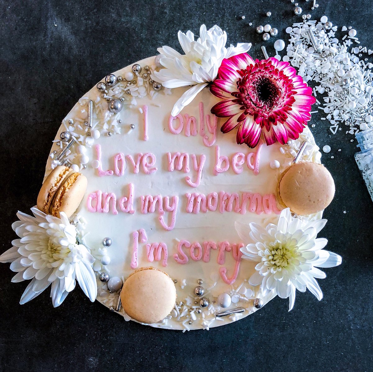 genevaastone's tweet photo. βI only love my bed, and my momma Iβm sorry.β π #Drake #DrakeOnCake #GodsPlan #Cake #CakeDecorating #Baking https://t.co/VxmwG618WF