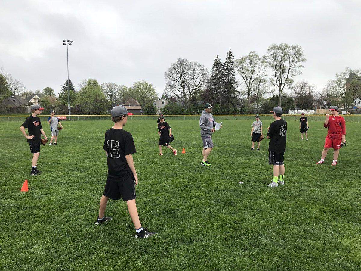 Tincaps2005's tweet photo. Tincaps 13u working on some 1st and 3rd defence plays. Defence wins Championships! #TincapStrong https://t.co/FmyPMeszen