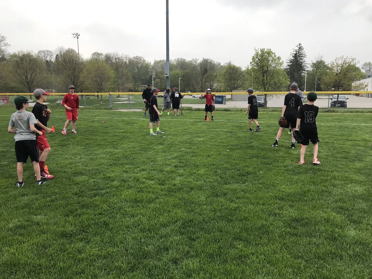 Tincaps2005's tweet photo. Tincaps 13u working on some 1st and 3rd defence plays. Defence wins Championships! #TincapStrong https://t.co/FmyPMeszen