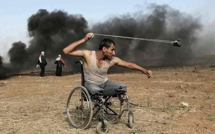 frekanstr_'s tweet photo. Bu güzel insanın adı Fadi Salah. Siyonist rejimin saldırısında bacaklarını kaybetmişti. Bugün ise yine aynı katil, terörist, çirkef siyonist katillerin saldırısında canını kaybetti ve şehid oldu. Anısı mücadelemizde yaşayacak. Kudüs özgürleştiğinde, özgürleşecek. #KudüsiçinSesVer https://t.co/ocXyjiO5pR