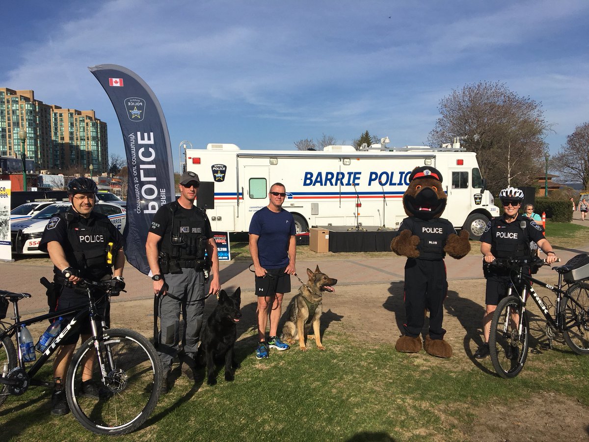 BarriePolice's tweet photo. The Home Safe Run/Walk has also brought out our K-9 unit! @autismsimcoe @AlzheimerSimcoe #BPSHomeSafeRun https://t.co/AOW4crn7hD