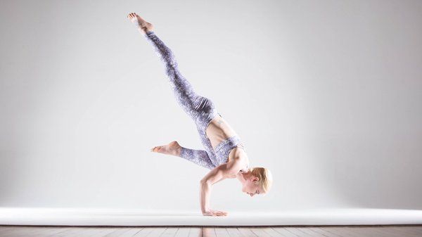 YI_Mag's tweet photo. One-Legged Crow: 3 Strength Drills and 3 Ways to Get Into It https://t.co/lB5HQayD9E https://t.co/da7Jg2RhOo