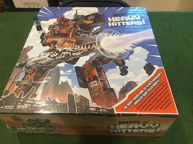 michaeldilisio's tweet image. Wow! GKR: Heavy Hitters is a GIGANTIC game! If you zoom in on the picture, you can see an actual person standing on the box for scale. Looking forward to trying this out multiplayer and solo. 
#boardgames #wetaworkshop #cryptozoicentertainment #matthyra … ift.tt/2GeG1GM