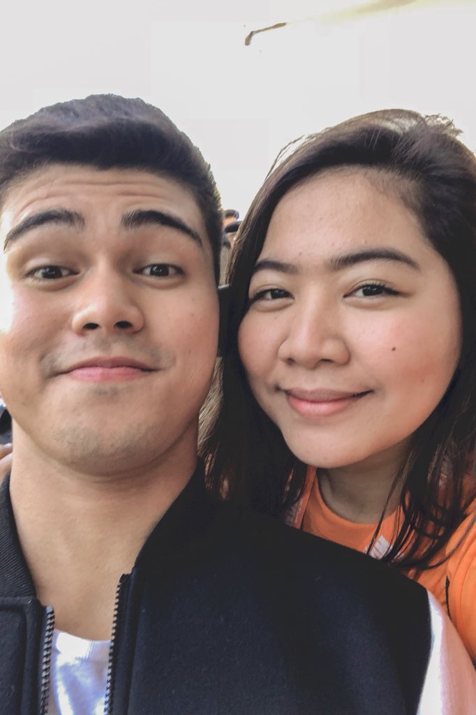 _alyssanepo's tweet photo. Now I'm sitting next to you, singing you this song. Please notice me, cause I've been here all day long. πΆ
the most down to earth artist Iβve ever met ππ @ImPascualInigo π€π» #TIKIMrun https://t.co/fA3quwFBTf