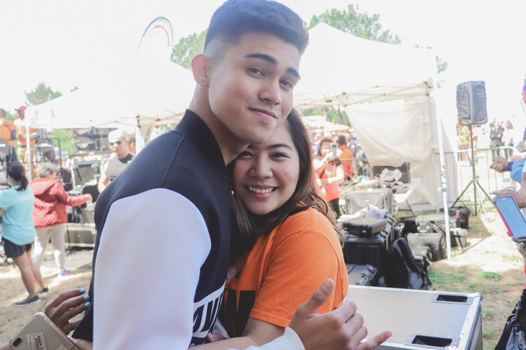 _alyssanepo's tweet photo. Now I'm sitting next to you, singing you this song. Please notice me, cause I've been here all day long. πΆ
the most down to earth artist Iβve ever met ππ @ImPascualInigo π€π» #TIKIMrun https://t.co/fA3quwFBTf