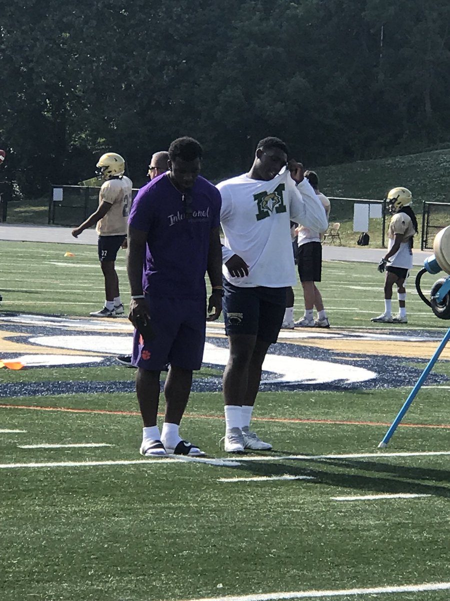 nateharris79's tweet photo. @Fast_lane28  dropping knowledge to @ZykamrenR #VikesLyfe https://t.co/P6KXXfQnes