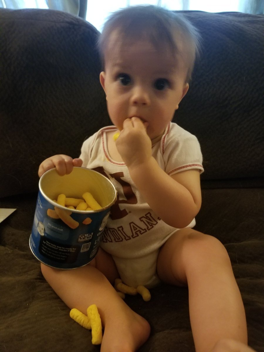 MandysSweetLife's tweet photo. When you're caught eating your feelings on a Monday. #mondays #MondayBlues @OxSawyer https://t.co/cksVaokumK