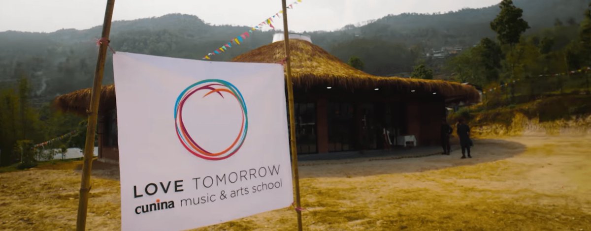 El pasado 16 de abril, en Sekha se inauguró la primera Escuela de Música y Arte Love Tomorrow. Más de 300 niños patrocinados por los padrinos de CUNINA tendrán la oportunidad de explorar su creatividad y aprender música y danza.