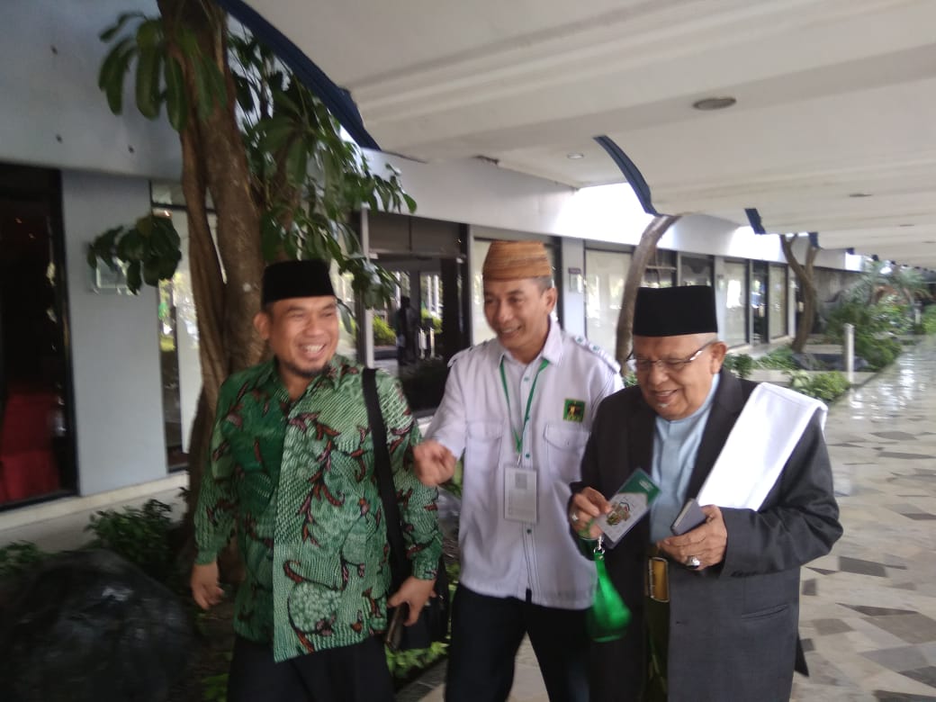 DPP_PPP's tweet photo. Ketua Harian Majelis Syariah PPP KH. Syukron Makmun hadir dalam acara penutupan Workshop Nasional Anggota DPRD PPP.
#P3ForJokowi 
#Romahurmuziy https://t.co/W5WdbEG19w