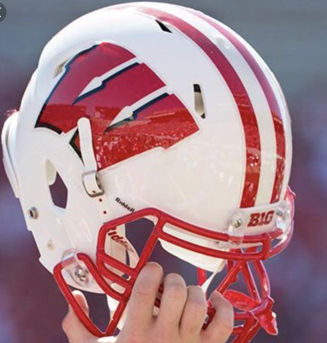 A1Isaac1's tweet photo. Blessed and honored to receive an offer from the University of Wisconsin 🔴⚪️
@HOPChiefsFBall @CoachBEllis9 @Rivals @BrianDohn247 @alexgleitman @RivalsFriedman @CoachTurnerUW @BadgerFootball @DemetricDWarren @247Sports 
#GoBadgers https://t.co/GRNGqMYcY9