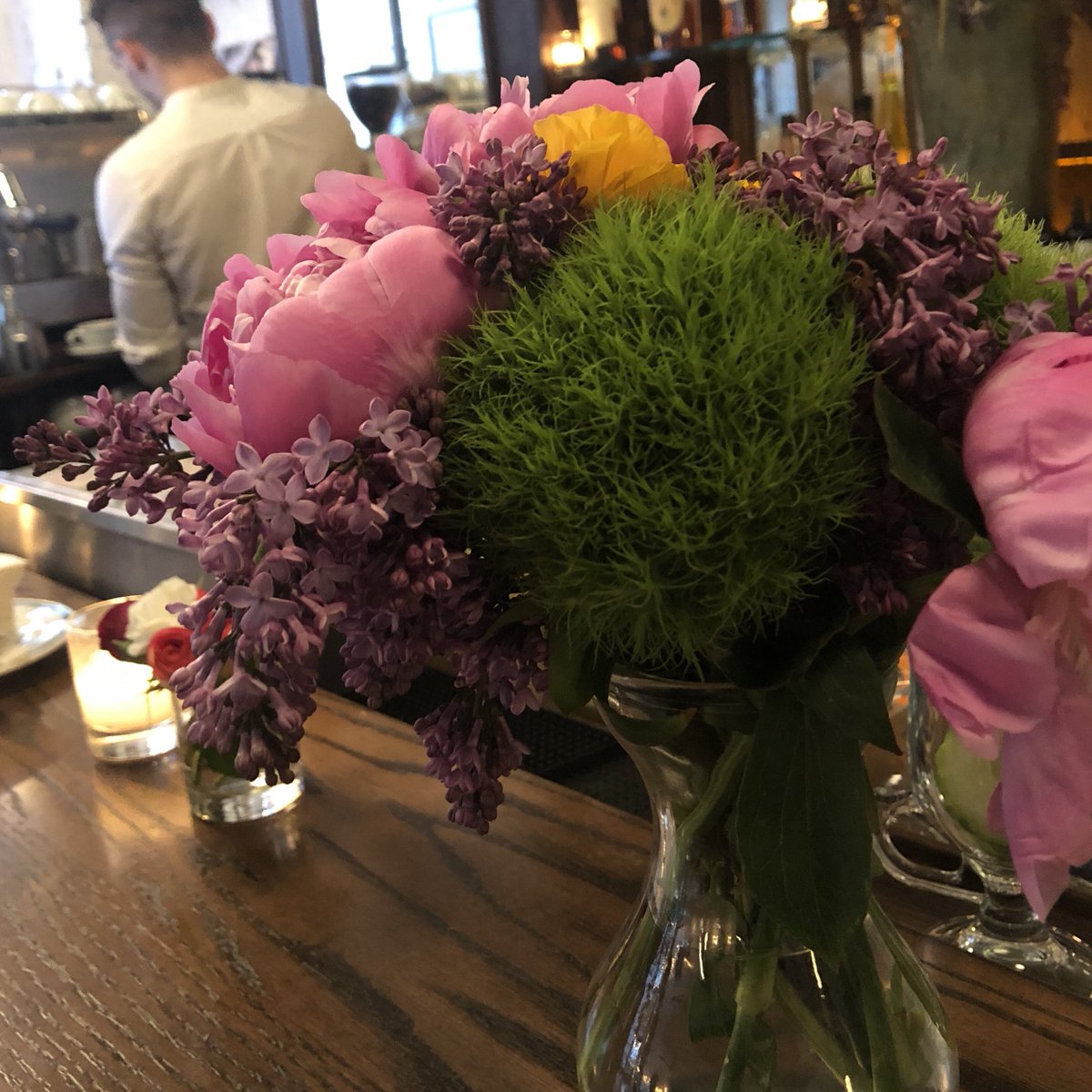 LittlePrinceNYC's tweet photo. Blooming at the bar 💐 https://t.co/CKOIA85IbJ