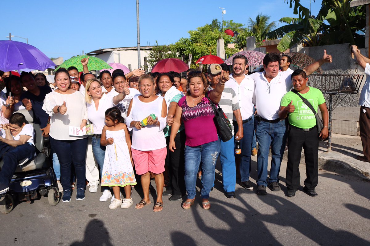 PVEMOPB's tweet photo. Nuestro líder del #PVEM municipal @IsraHdez74 acompañó esta tarde en su arranque de campaña a nuestra candidata @MaryHadad en su recorrido por el Fracc. Caribe. https://t.co/BwBPy6HDqu