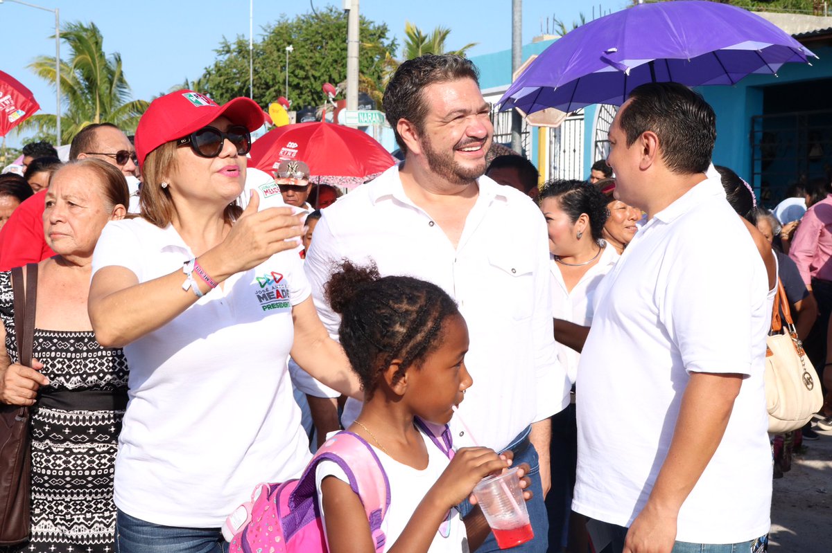 PVEMOPB's tweet photo. Nuestro líder del #PVEM municipal @IsraHdez74 acompañó esta tarde en su arranque de campaña a nuestra candidata @MaryHadad en su recorrido por el Fracc. Caribe. https://t.co/BwBPy6HDqu