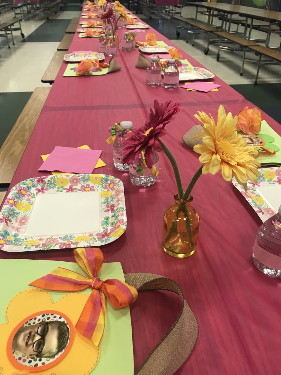 BinksForestES's tweet photo. Last week- Kindergarten Mother’s Day Tea #beyondprecious #passthetissues @pbcsd @MichellaLevy @MsKarenBerard https://t.co/YKQtYkAHYp