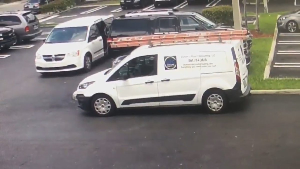 Thief steals almost $15,000 worth of electronics from parked SUV, police say bit.ly/2rItw1j https://t.co/ZrQcaZpVt0