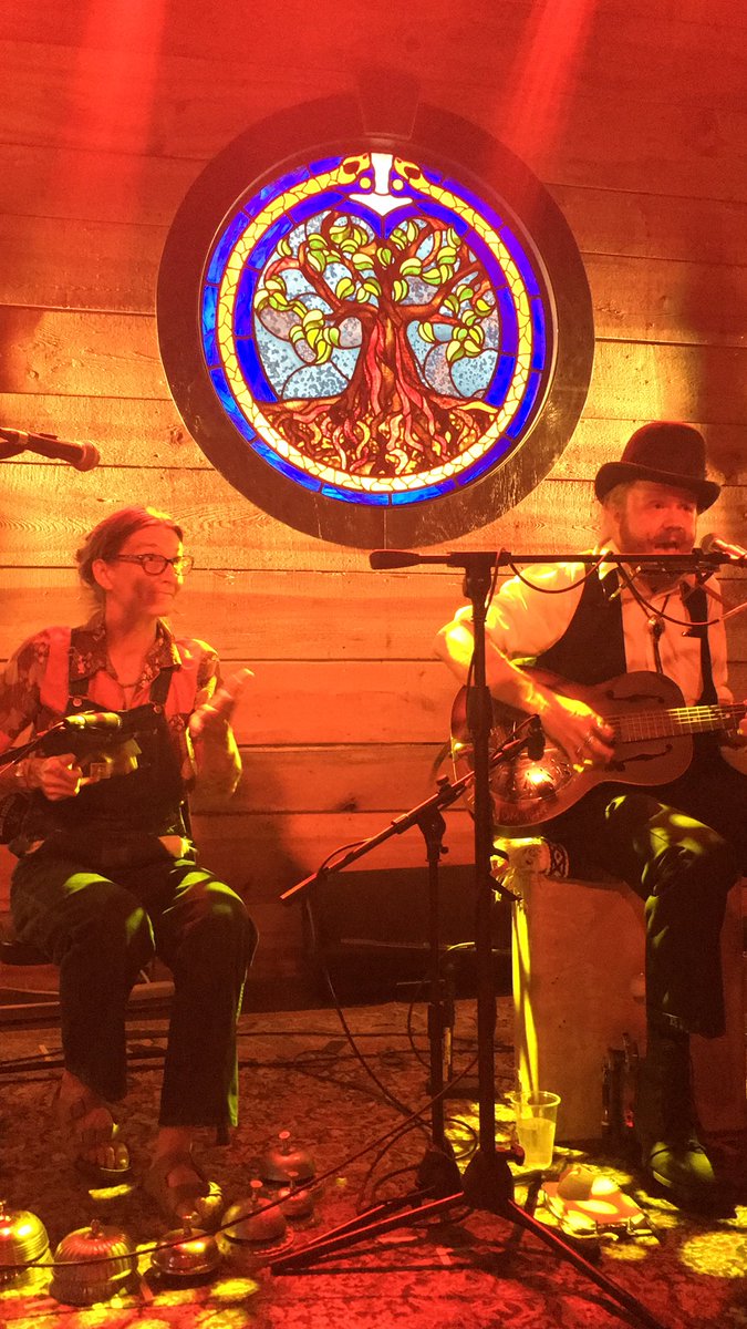 awalley1979's tweet photo. A bit of a delay sharing, but thanks for the happy times! If yโall get a chance to see Abby the Spoon Lady & Chris Rodrigues, DO IT! #spoonlady #spoonsandsuitcases #chrisrodrigues #theburl #spoonnation #tophatnation #busking #chrisrodriguesandabbythespoonlady https://t.co/gGntYeGOfr