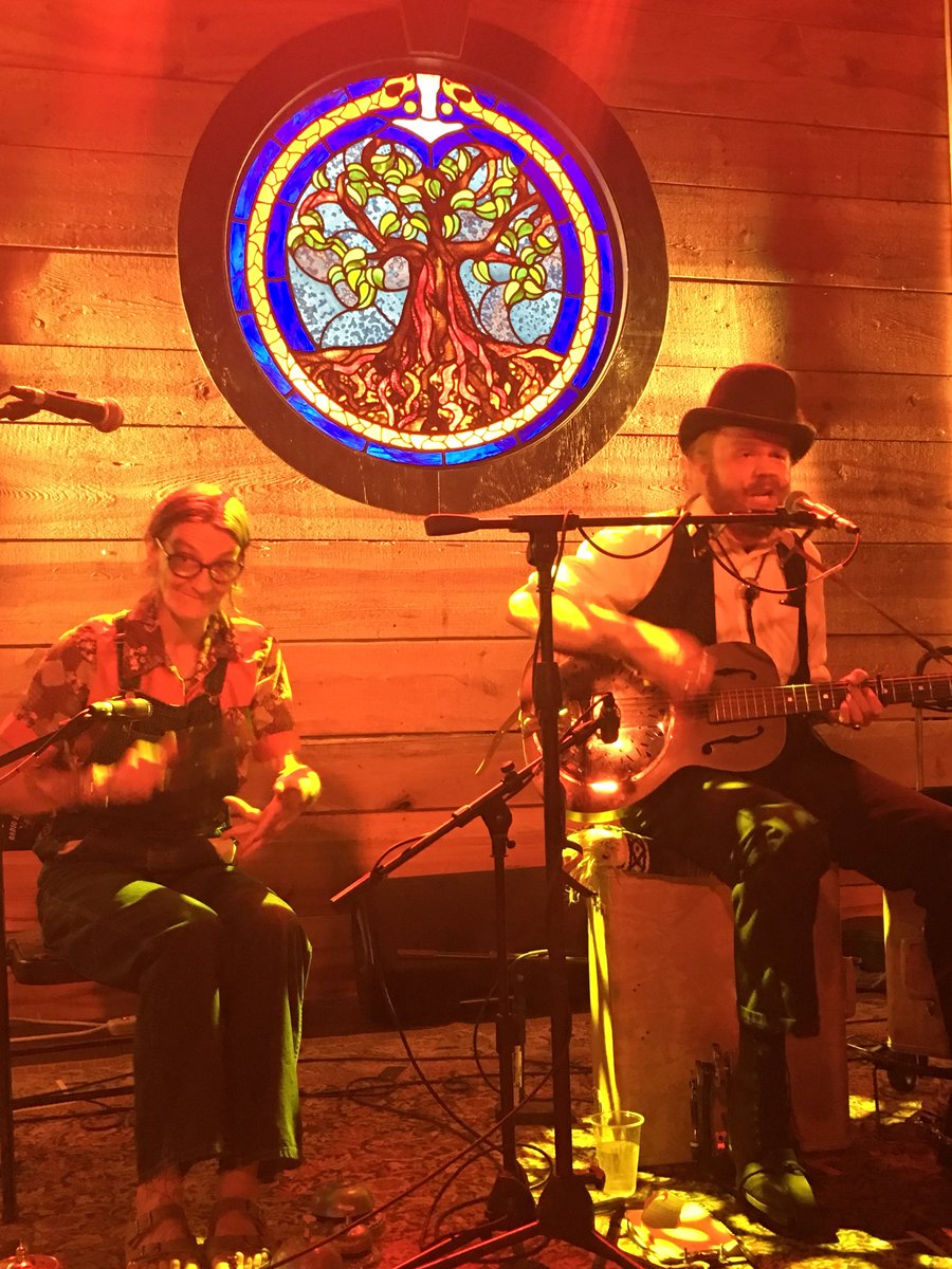 awalley1979's tweet photo. A bit of a delay sharing, but thanks for the happy times! If yโall get a chance to see Abby the Spoon Lady & Chris Rodrigues, DO IT! #spoonlady #spoonsandsuitcases #chrisrodrigues #theburl #spoonnation #tophatnation #busking #chrisrodriguesandabbythespoonlady https://t.co/gGntYeGOfr