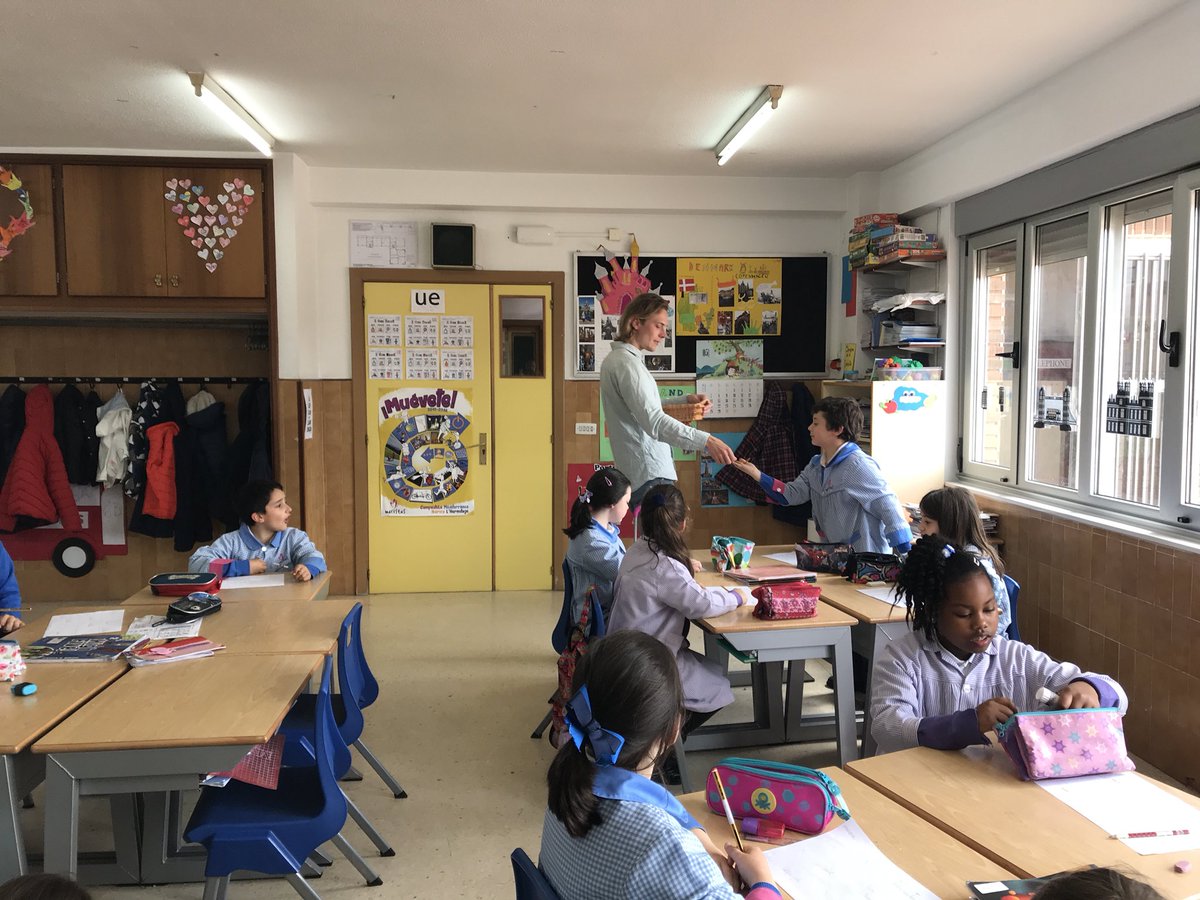 TamaraEducacion's tweet photo. Playing with Kevin to learn new vocabulary ✏️ @ausevamaristas #auseva #bingo https://t.co/NjditWhW2h