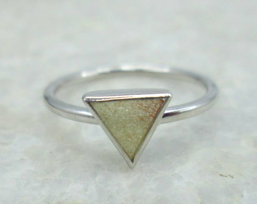 yunijewels's tweet photo. Raw Triangle Diamond Slice Ring, 925 Sterling Silver, #ANNIVERSARY #giftideas #rawdiamond #diamondslice #silverring #Fashion #Halloween #diamond #Rings #nature #Etsymntt #craftychaching #artistsontwitter #handmadehour #epiconetsy #etsyseller #Silver
https://t.co/AgsiNQnvNx https://t.co/6IkHQDwWtz