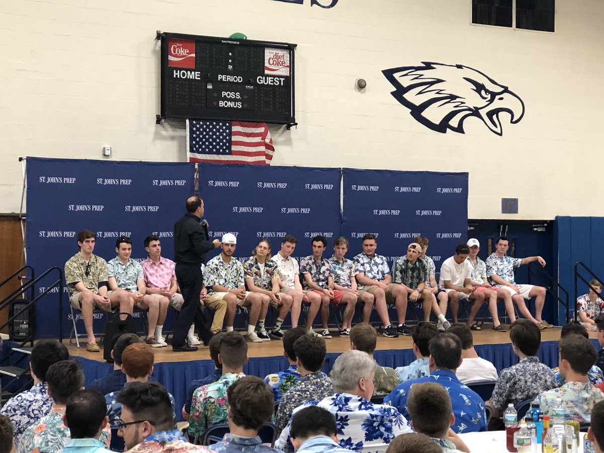 ehardiman's tweet photo. Now the fun begins as the hypnotist begins his show!!!! #classof2018 Father / Son Luau @stjohnsprep @TheNestSJP https://t.co/TPxpXYL7v6