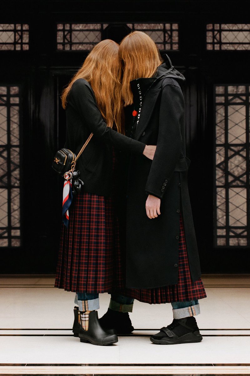 mistertailer's tweet photo. Burberry 2019 Resort 思った以上にいい。カジュアル、ジェンダーといった時代の価値観を想像以上にうまく「バーバリー化」をしている。ティッシの才能の奥深さを知る。恐れ入る。ティッシバーバリー、期待が高まった。 https://t.co/BSvyuvkt5q