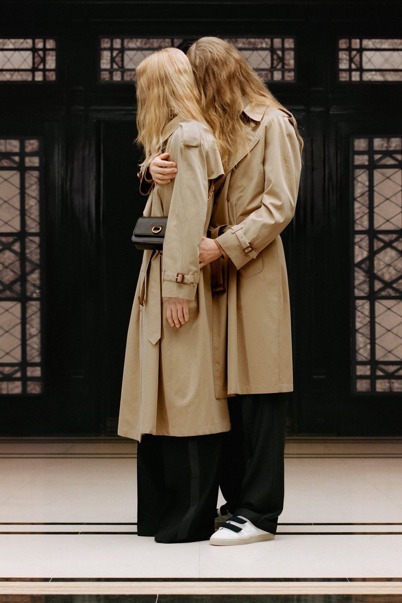 mistertailer's tweet photo. Burberry 2019 Resort 思った以上にいい。カジュアル、ジェンダーといった時代の価値観を想像以上にうまく「バーバリー化」をしている。ティッシの才能の奥深さを知る。恐れ入る。ティッシバーバリー、期待が高まった。 https://t.co/BSvyuvkt5q