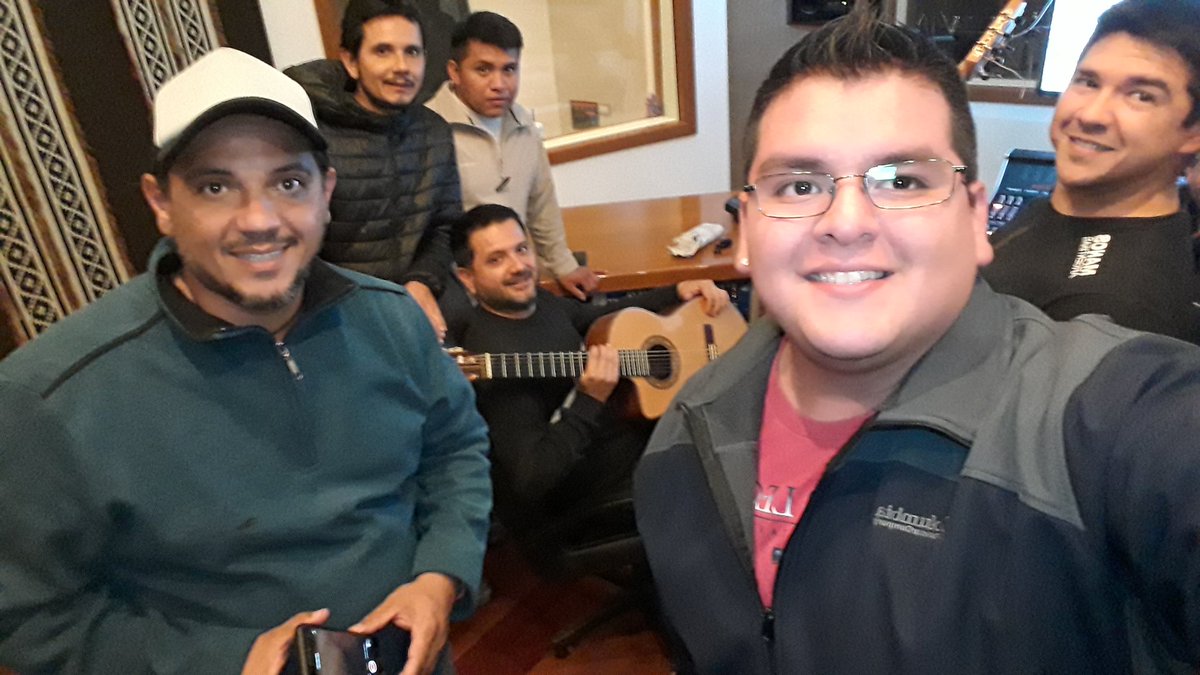 JulianCallau's tweet photo. Trabajando  lo nuevo  en #ElAlgarrobo 
@IndioLucioRojas @JRojasoficial https://t.co/iSB9OB3R96