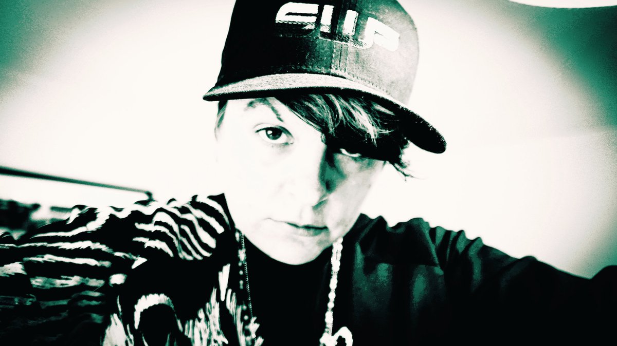 wearecapbeast's tweet image. HUMANS OF CAPBEAST presents: @sarahwarwick01. Sarah is a UK-based motorsport photographer who has spent over 10 yrs capturing multiple Formula 3 #Carlins Champions. 🏆✨📷 Her life motto? YOU CAN DO THIS! 💪#HOCB #CapBeast #MotorSport #Photographer #FastCars #ManandMachine