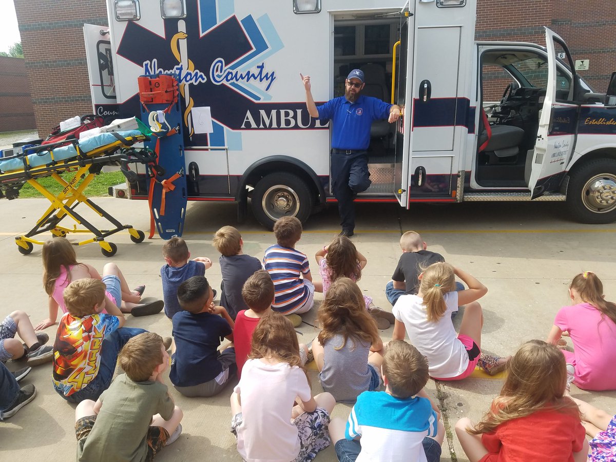 CherylGayer's tweet photo. Career day fun and learning! #seneca_elem #senecatpc https://t.co/tiddDM7gzA