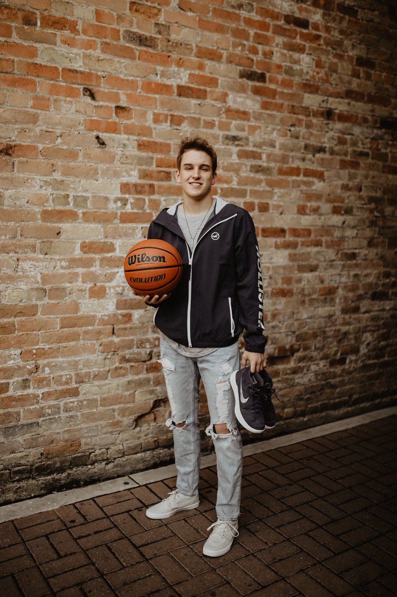 BrockGilber's tweet photo. senior pics :) dm me if you’d like an announcement! https://t.co/qqKPvwzT6C