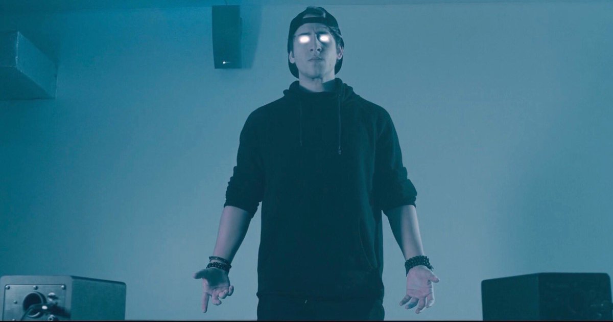 GianVarela's tweet photo. I command you to BOUNCE TO MY FACE! 25 De Mayo lanzo mi proxima cancion... #bouncetomyface https://t.co/a2qVULoUDu