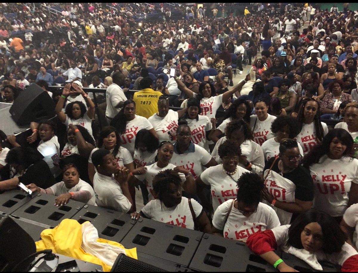 _DangerouzD's tweet photo. #MeToo #TimesUp this was hours #BEFORE @rkelly concert in #CAROLINA!! #MuteWho #Nobody #LoyalFans #TurnUpRKelly #WeSupportRKelly #ISupportRKelly #KellzInTown #MemoryLaneTour #GodisTheONLYPERSON that can #MUTERKELLY💪🏾💪🏾👑👑❤️❤️😘 https://t.co/KYN0vX7vXj