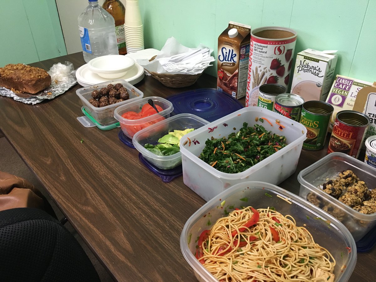 jboelwerth's tweet photo. Thanks @VegResourceGrp for giving @UMD_Dietintern insight into the life of vegan and vegetarians and for a wonderful vegan spread https://t.co/gJiVdcFDMY