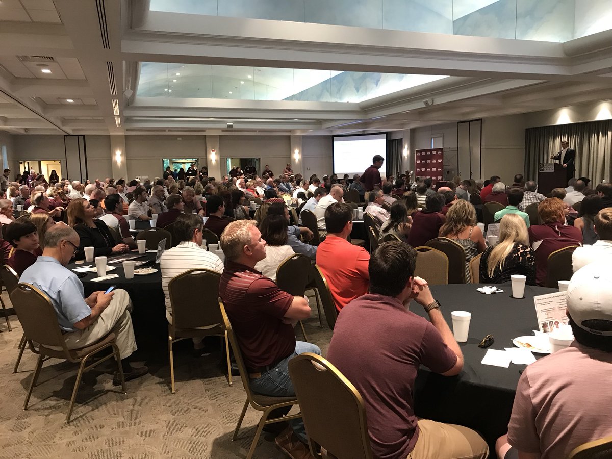 MSStateAlumni's tweet photo. Another amazing crowd for the @MemphisMaroon #MsStateAlumni Chapter at the #RoadDawgs2018 stop tonight! #MoorCowbell #HaiIState #WeRingTrue https://t.co/uC3M1QADV3