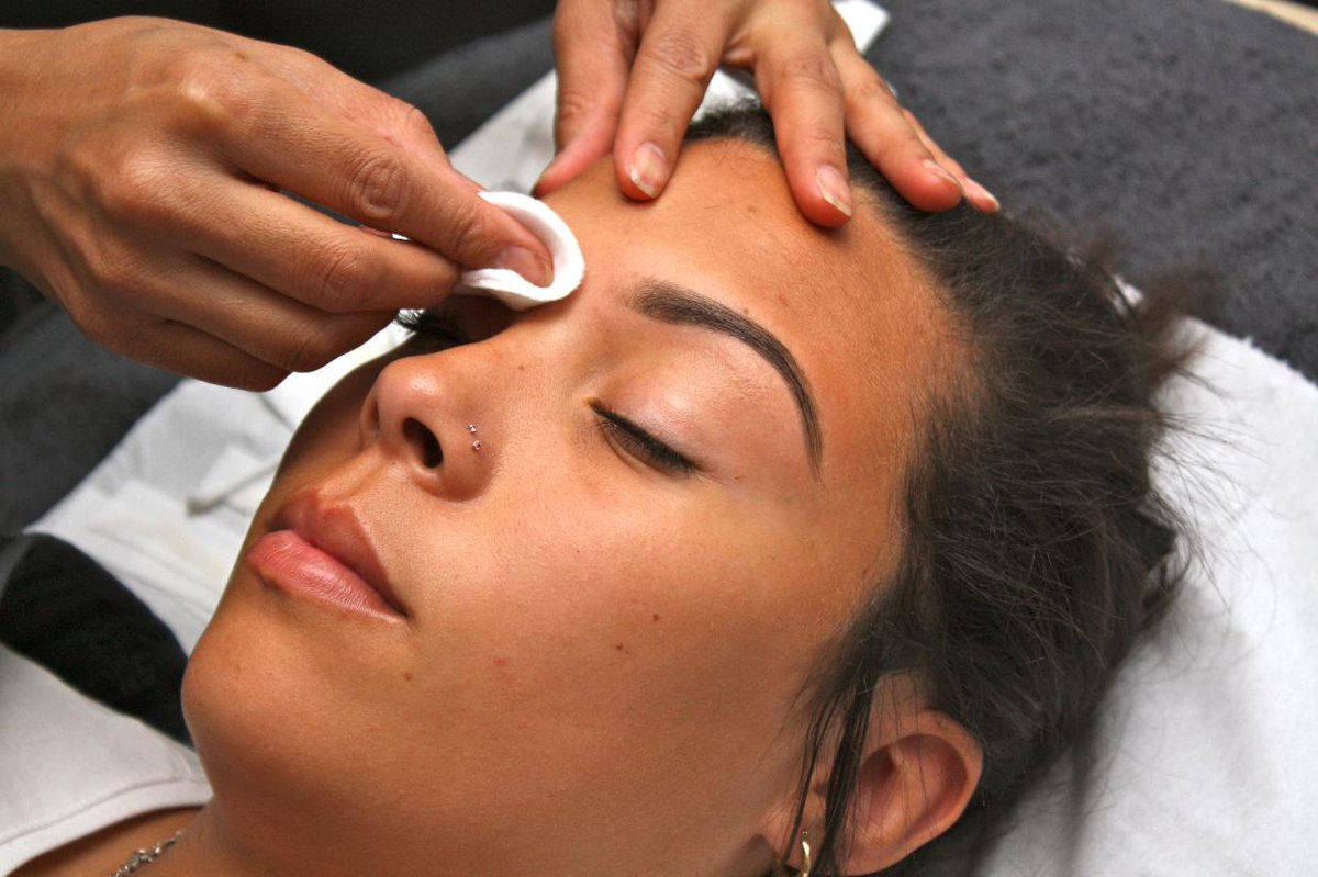 AmitaBeauty's tweet photo. Visit Master Brows https://t.co/xcNFSc10ps for more information on Master Brows treatment #MasterBrows #BrowArt #BrowsBrowsBrows #BrowGoals #Beauty #Professionals https://t.co/PsqmTP4Ebw