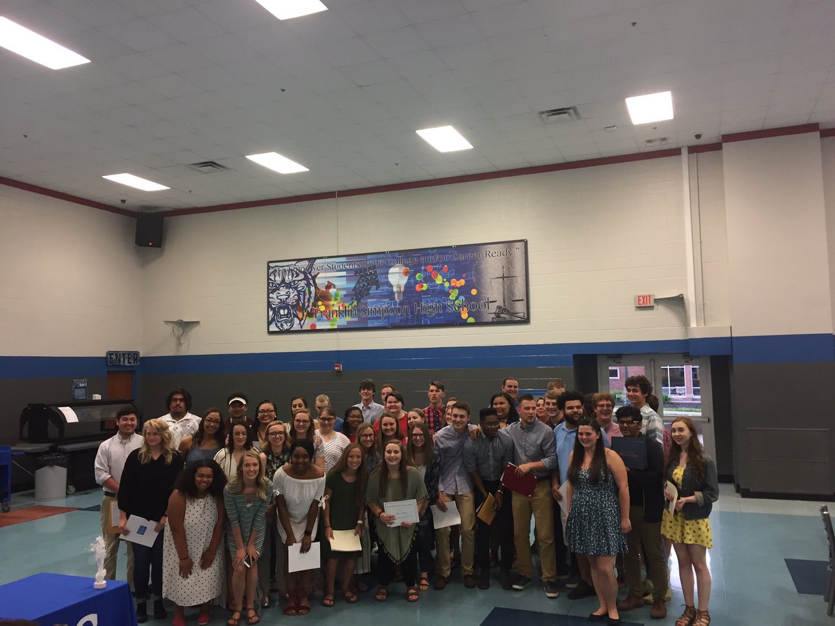 tim_schlosser's tweet photo. Congratulations Class of 2018, Awards Night resulted in almost 2 million dollars in scholarships!!! #1FS https://t.co/DVDeg9LxDH