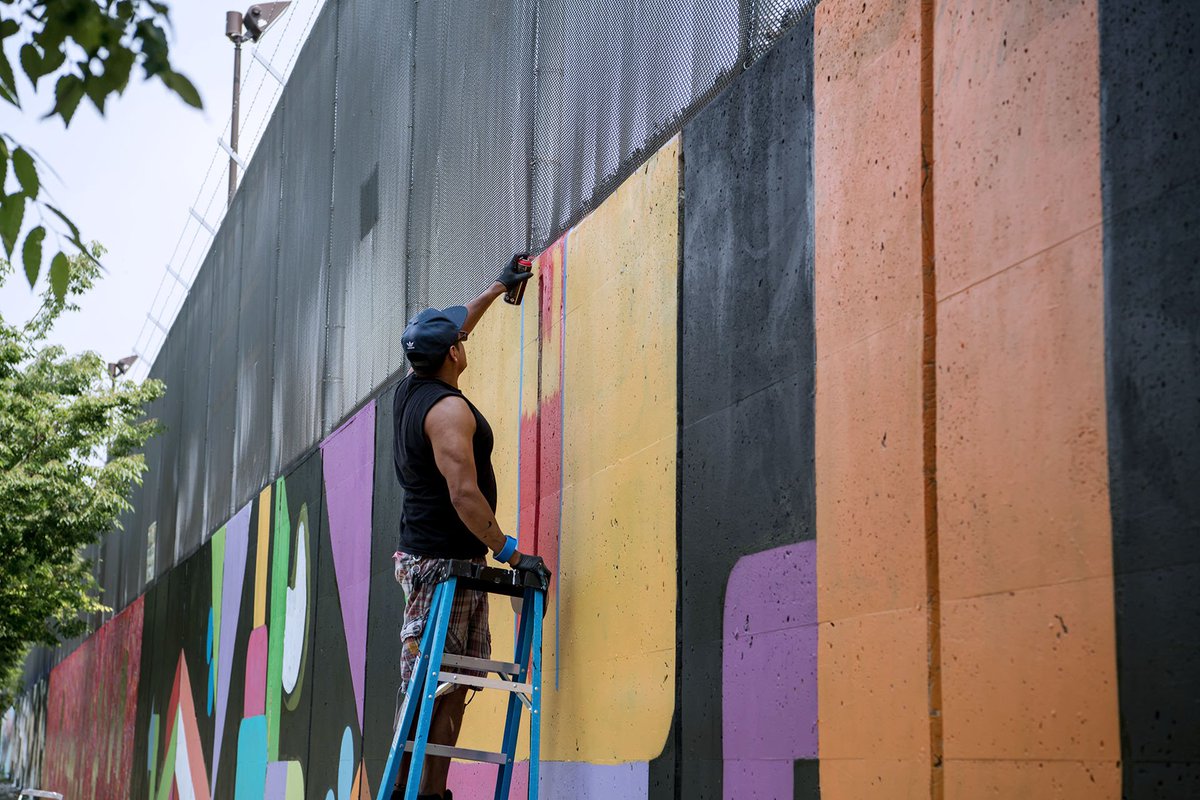 dcwallsfestival's tweet photo. It`s raining now, but artists took full advantage of the weather before the down pour. Rain won`t stop ppl from creating art in the studio. • @lapstract @criomatik @tajfrancis #wingchow • Pic = #emcalary, @BuWJ111 • #powwowdc @powwowworldwide #streetart https://t.co/7K3YdpUueo