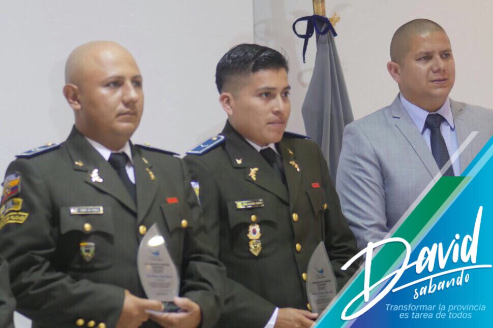 davidsabando16's tweet photo. La @gobersantaelena hizo un reconocimiento a la labor policial y #BrigadasComunitarias por su arduo trabajo. @PoliciaEcuador @MinInteriorEc @Lenin @ComunicacionEc https://t.co/2jCi0xQzSO