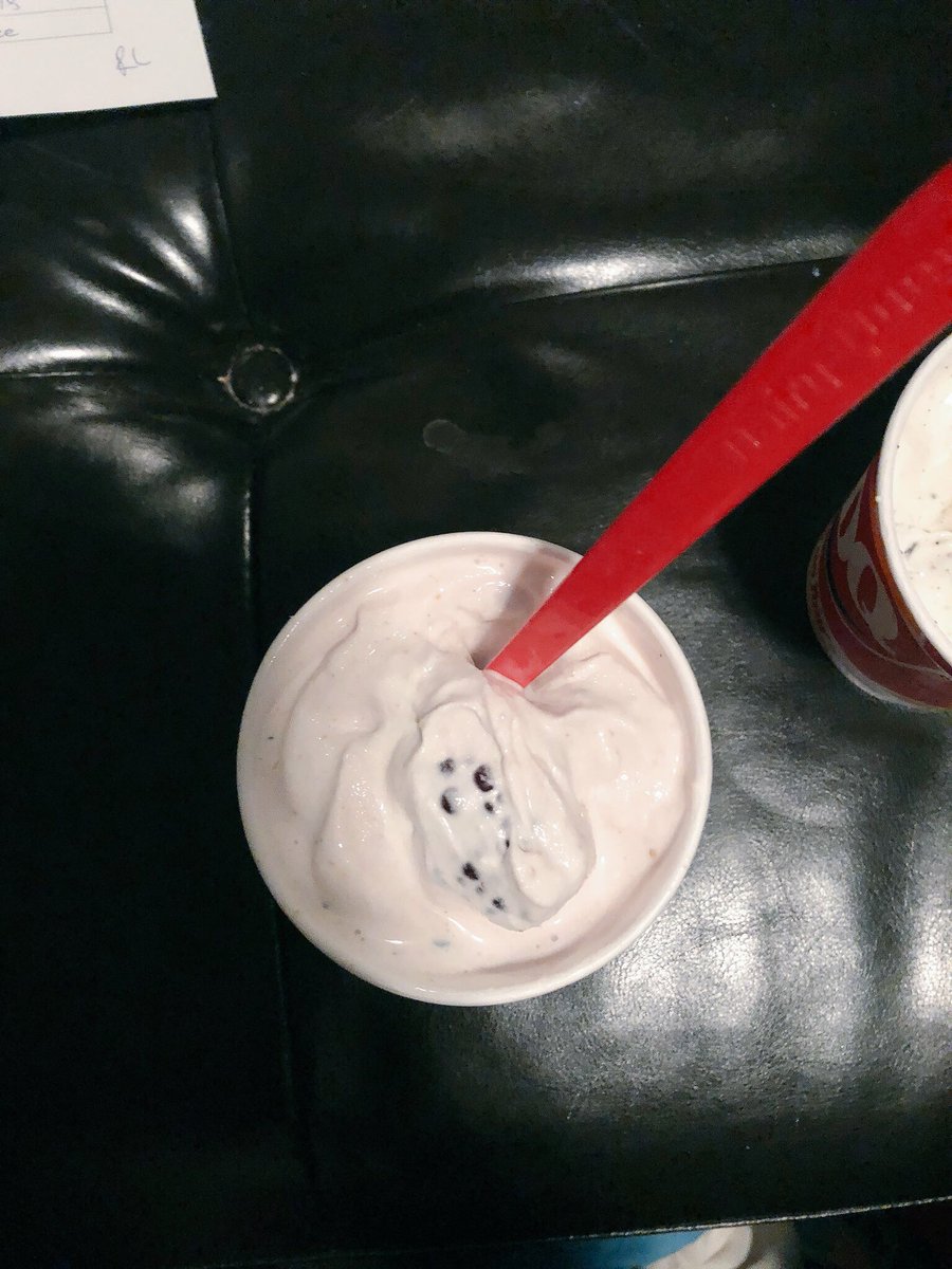 RobbieLee_14's tweet photo. You vs. The guy she told you not to worry about... @DairyQueen #NoCheesecakeBits #TwoBlackberries #ThatsAll #SummerVanillaBlizzard??? https://t.co/Yvk46QifVk