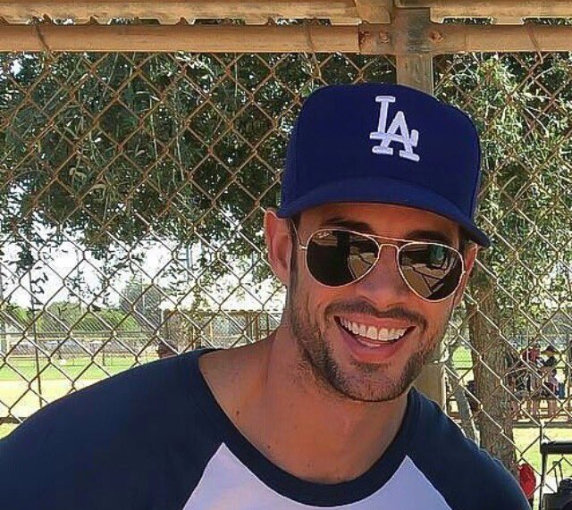 #FansEnamoradasARG #TeAmLevy 
<a href="/willylevy29/">William Levy</a> linda noche bello mio💞💞