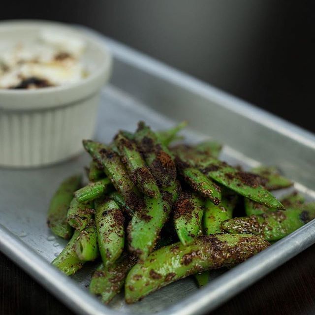 citizenkitcheoc's tweet photo. Szechuan Spiced Caramelized Snap Peas - Basil & Roasted Miso Powder / Lemon Cream!👌 #SnapPeas #Foodporn #Appetizer #Foodie #OCFoodie #LAFoodie #DineOC #Fullerton #Zagat #Huffposttaste #NewMenu #ZachGeerson #ChefLife #OCChefLife #OrangeCounty #Fullert… https://t.co/UtLKIppaZG https://t.co/aRF0xrnwFU
